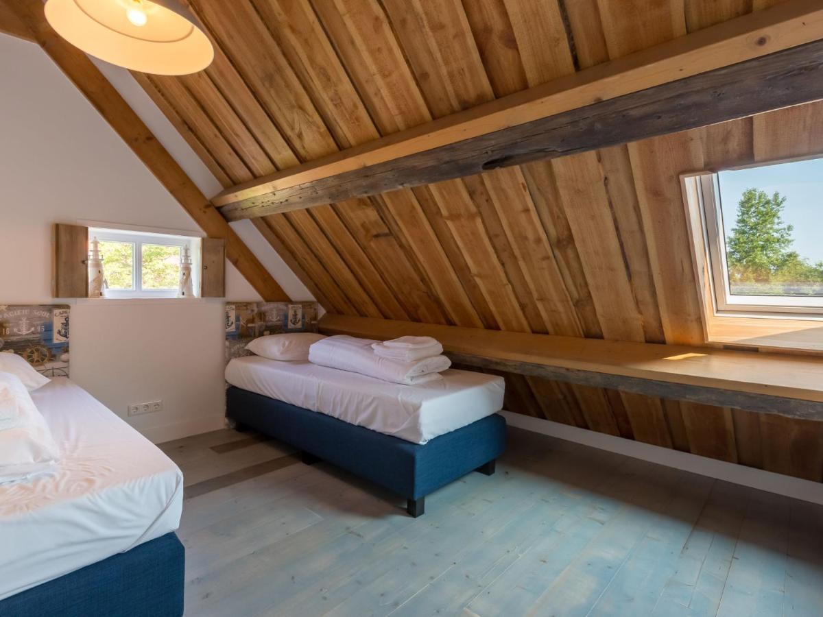 Majestic Mansion In Holiday home Vrouwenpolder