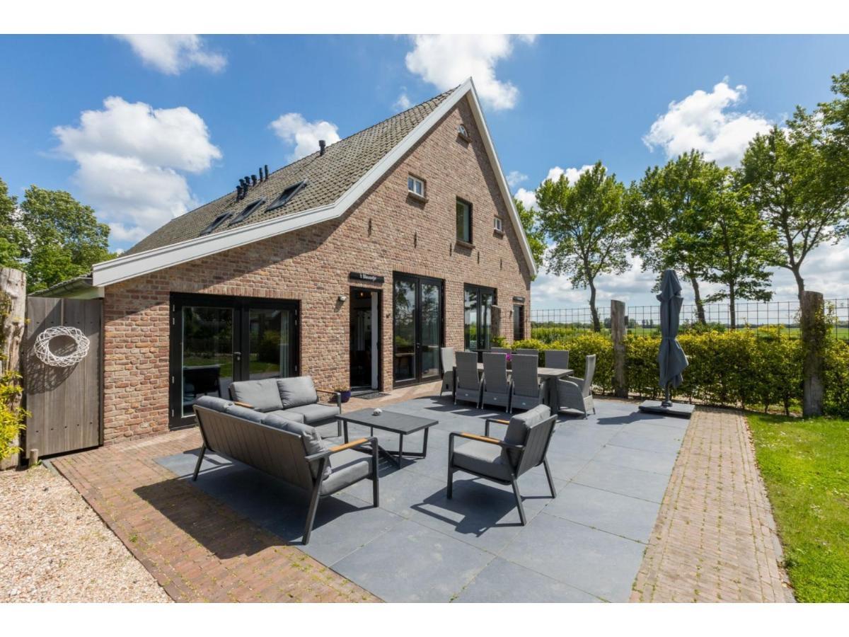 Holiday home Majestic Mansion In Vrouwenpolder